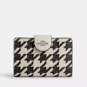 NWT- COACH Medium Corner Zip Wallet With Houndstooth Print
